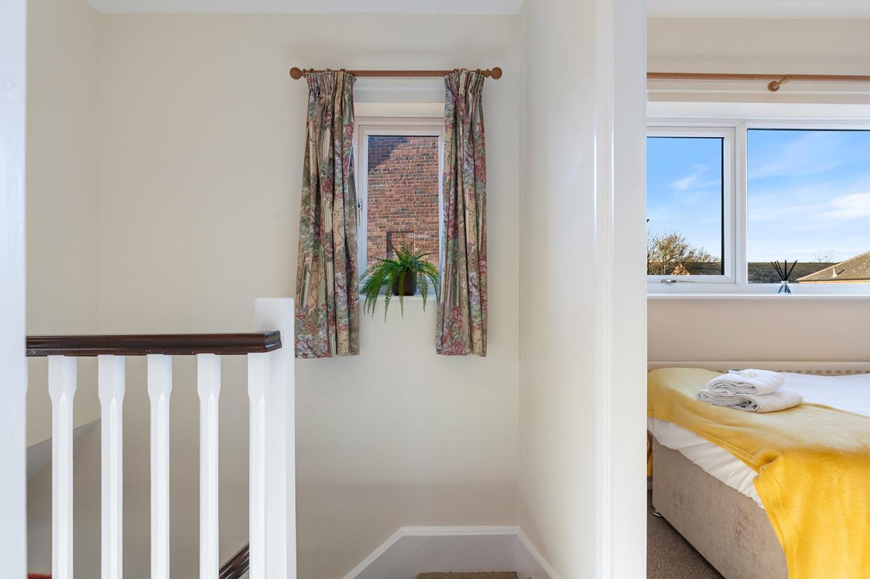 Pass The Keys Central Townhouse With Free Parking York Exterior photo
